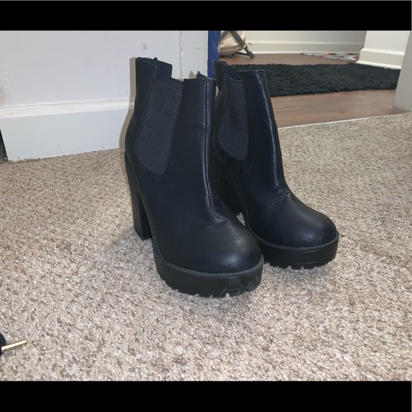 COPY - H&M boots worn 2 times size “36” 5.5 - Picture 2 of 4